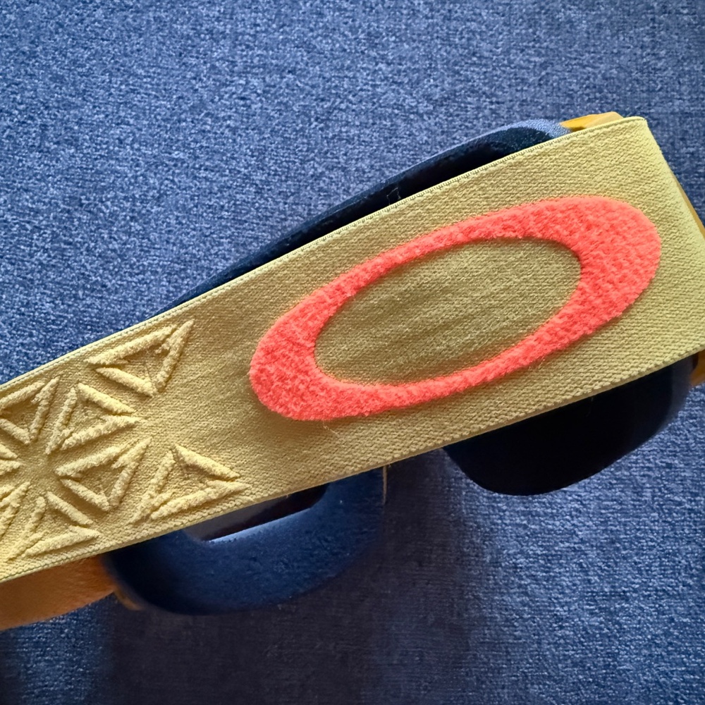 Oakley Line Miner ski goggles in a Icon Mustard color with Prizm Persimmon lens - Picture 11 of 12